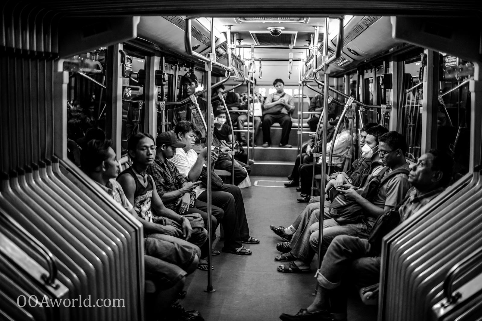 Public Bus Jakarta, Indonesia, Travel Photos - OOAworld